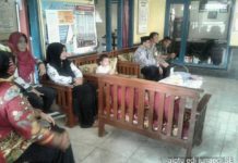 Bhabinkamtinmas Polsek Panyingkiran Hadiri Rapat Laporan Pertanggungjawaban APBDesa Cijurey