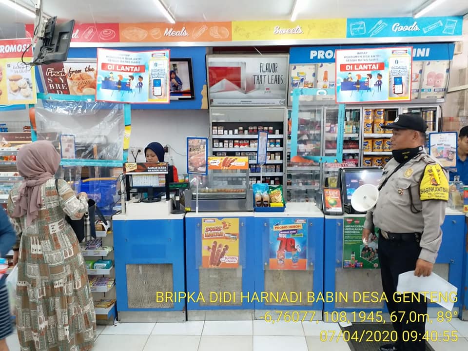 Anggota Patroli Polsek Dawuan Kontrol Ketersediaan Alat Kesehatan Ke Toko Waralaba dan Apotik
