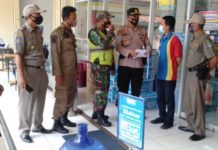 Kapolsek Jatitujuh Bersama Muspika Jatitujuh Sosialisasikan PPKM Secara Mobile